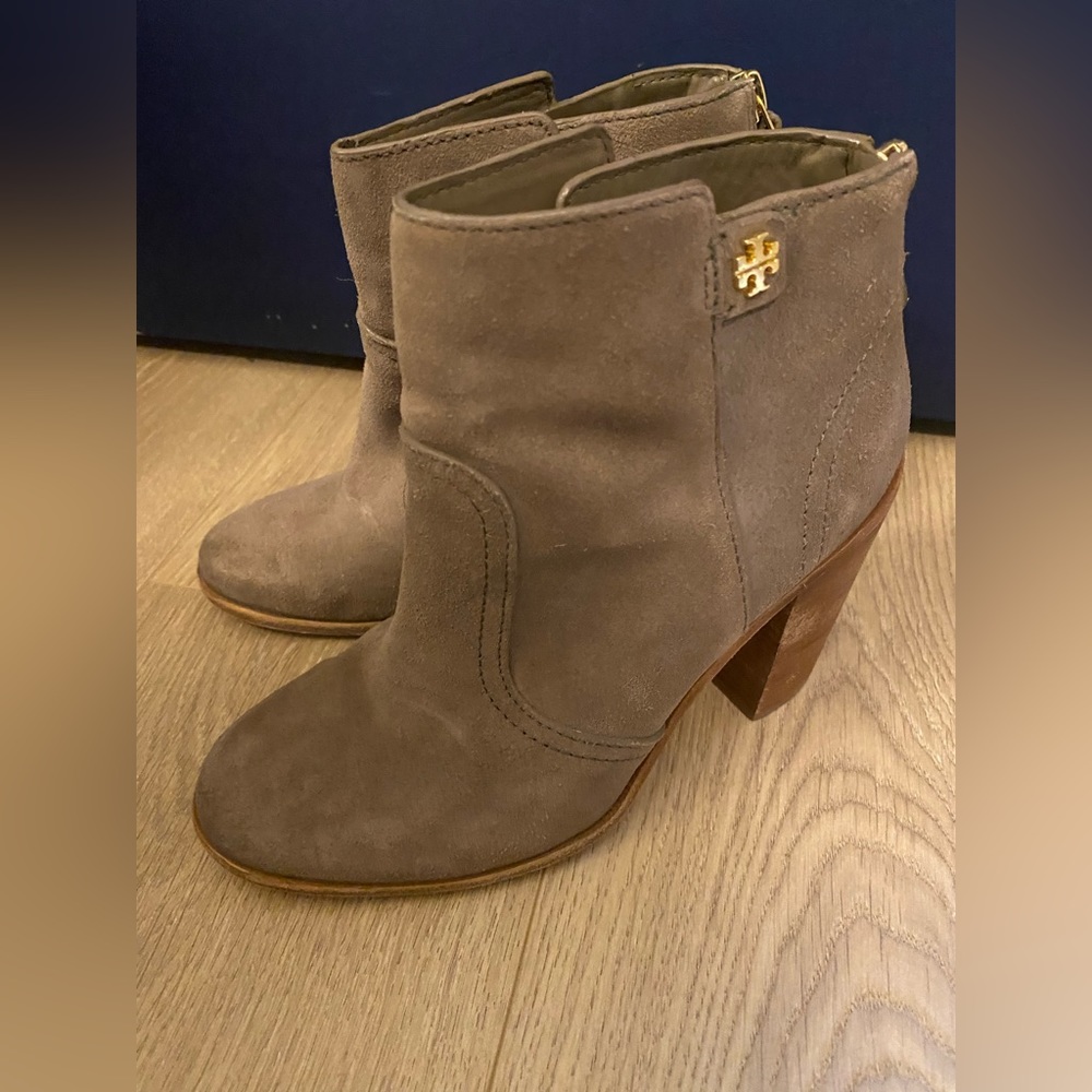 Tory Burch Suede Heels 7M